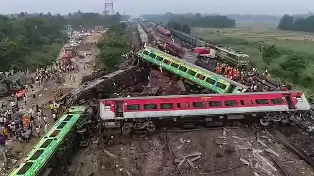 train-accident-balasour-loco-pailot-signal