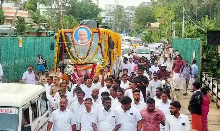 ummen-chandy-vilapa yathra