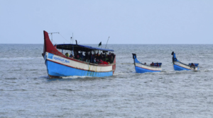 mazha-kaattu-cyclone-sea-rough