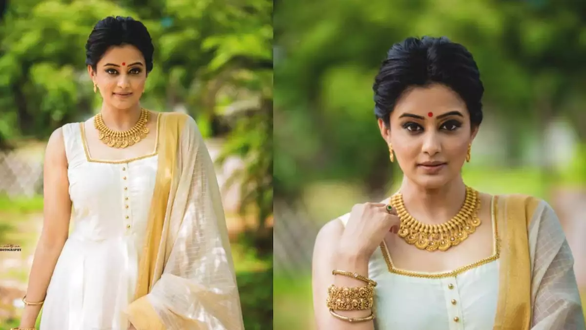 priya-many-cinema-actress-molly-wood-tolly-wood