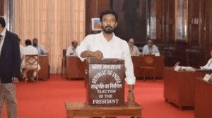 o.paneer-selvam-mp-election-cash-voters-conflict-madras-high-court