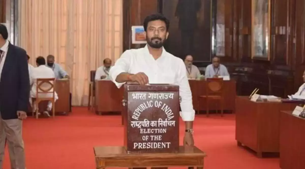o.paneer-selvam-mp-election-cash-voters-conflict-madras-high-court