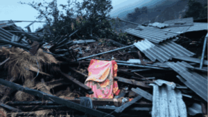 maharahtra-flood-house-break
