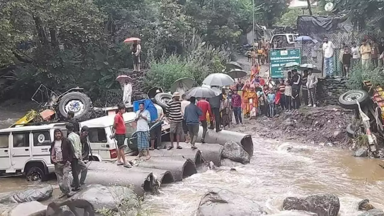 flood-river-himachal-pradesh-land-slide-road