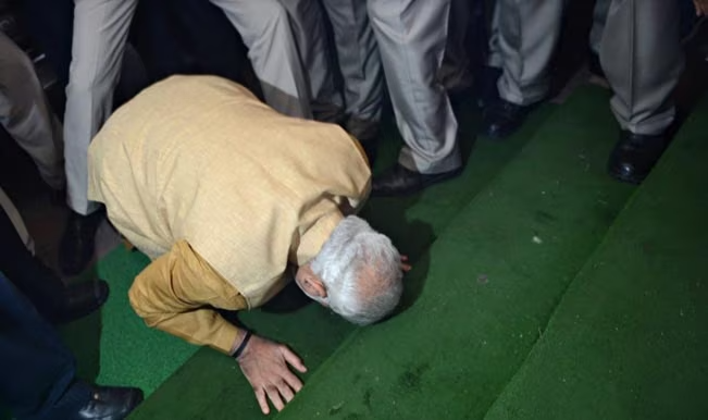 narendra-modi-arrives-in-parliment