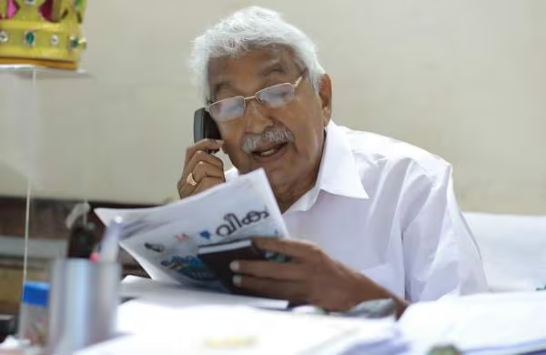 oommen-chandy-janasambarkkam-kerala