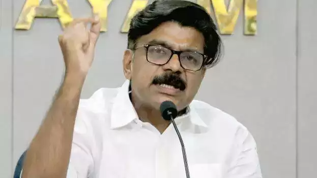 mathew-kuzhalnadan-veena-vijayan