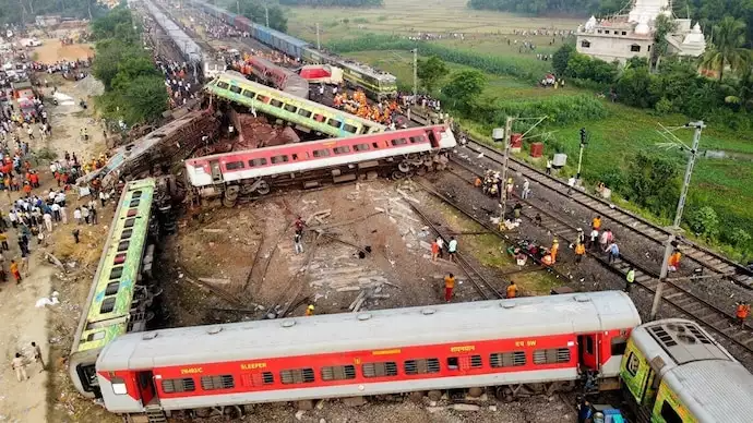 orissa-train-accident-boggies